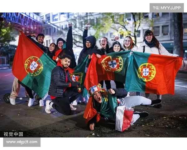 伊朗超级联赛保级队马拉云主场3-0大胜劲旅 球迷冲场庆祝导致比赛暂停 伊朗超级联赛保级队马拉云主场3-0大胜劲旅 球迷冲场庆祝导致比赛暂停